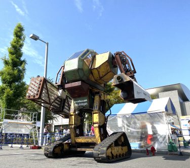 巨大ロボットが大阪に初上陸